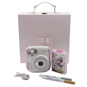 白中泛粉的言说 从 instax mini25 相机礼盒望見爱的意义